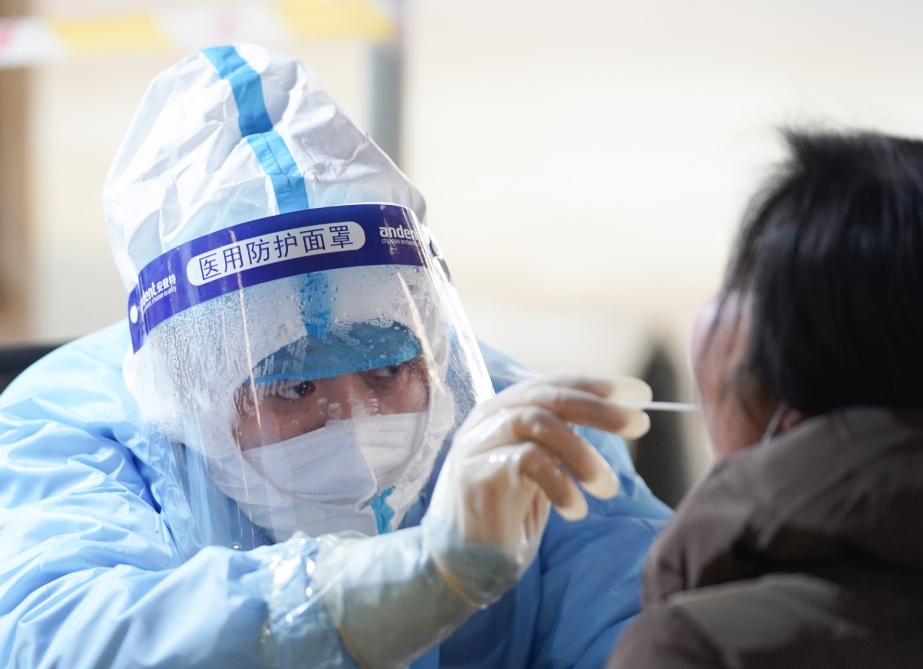 Çində COVID-19 virusuna sutkalıq yoluxma sayı 10 mini ötüb