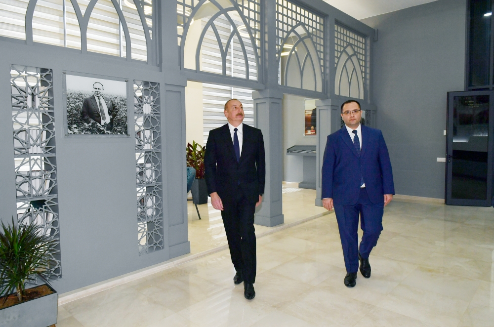 Prezident Kənd Təsərrüfatı Nazirliyinin yeni inzibati binasının açılışında iştirak edib