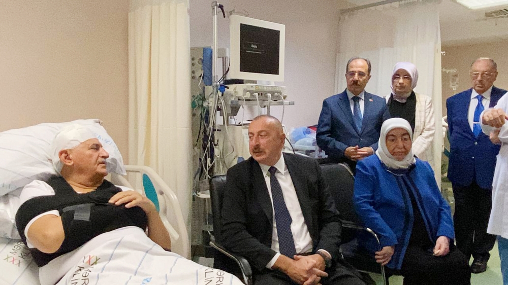 Prezident yol qəzası keçirən Binəli Yıldırıma, Şamil Ayrıma və Oğuzhan Dəmirçiyə xəstəxanada baş çəkib - FOTO