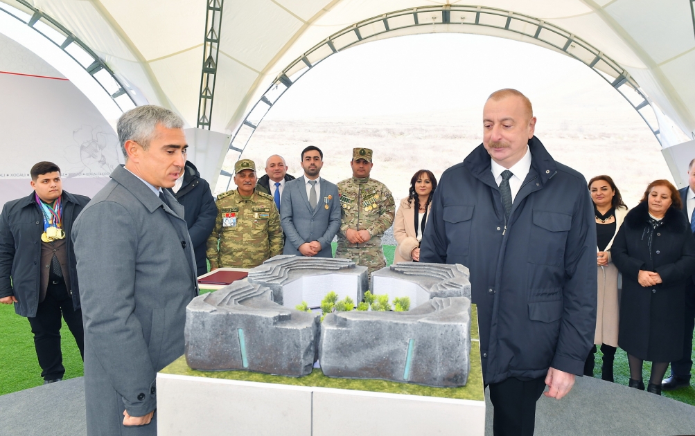 Prezident İlham Əliyev Xocalıda soyqırımı memorialının təməlini qoyub