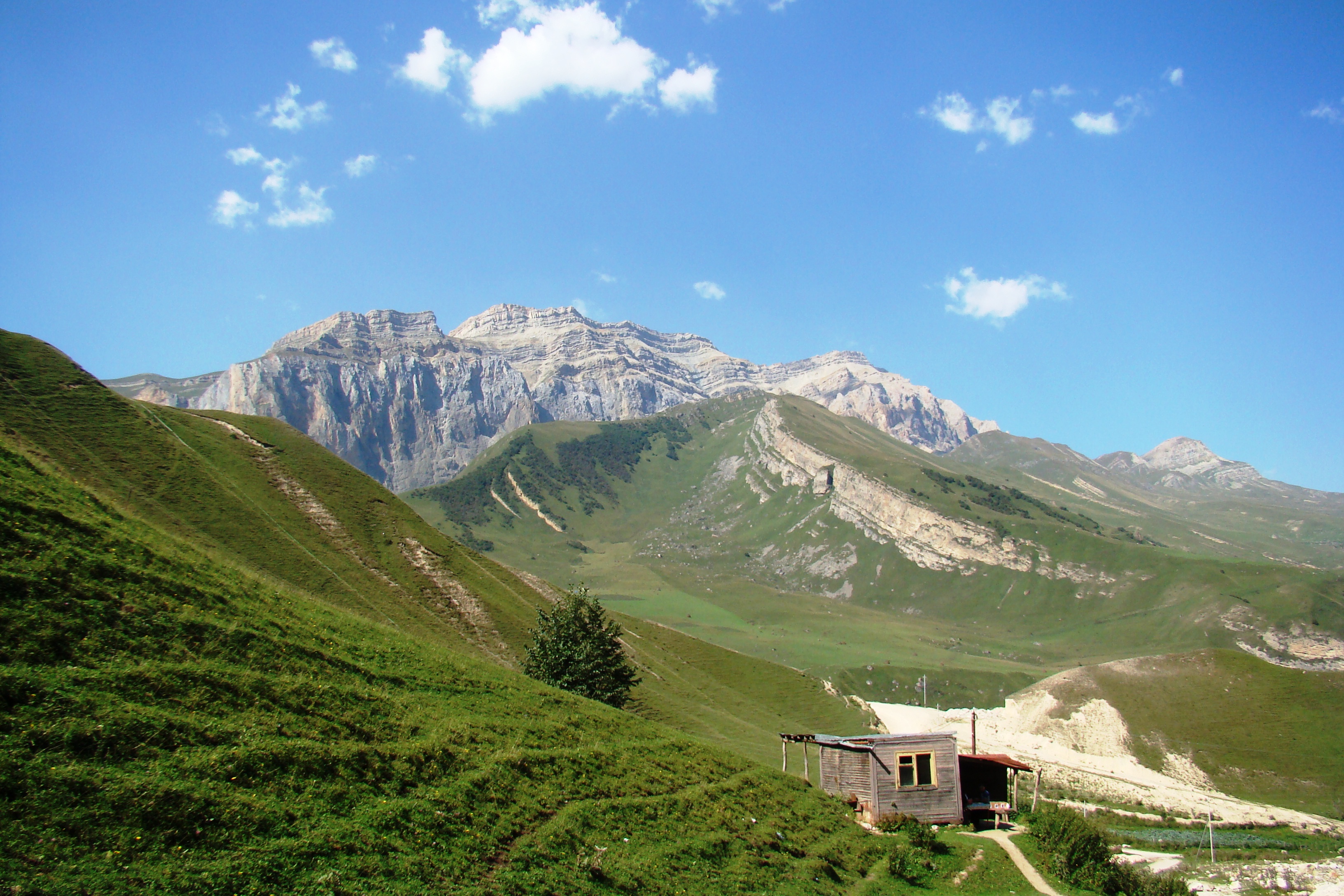 Azərbaycanda Şahdağa qar yağıb