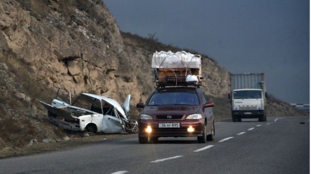 Laçını tərk edən ermənilər saxta abidələrini də daşıyır