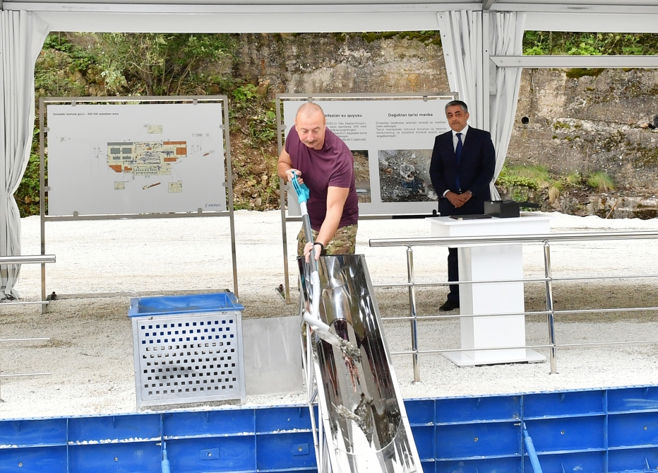 Azərbaycan Prezidenti Kəlbəcər “İstisu” mineral su zavodunun təməlini qoyub