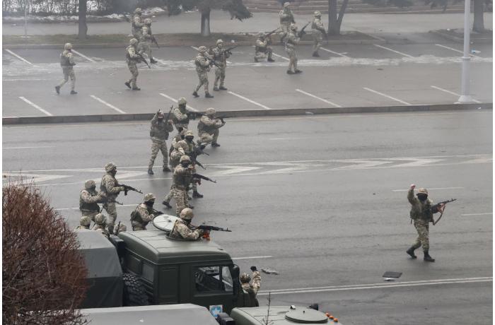 Almatı şəhərində ordu etirazçılara silahla qarşılıq verib