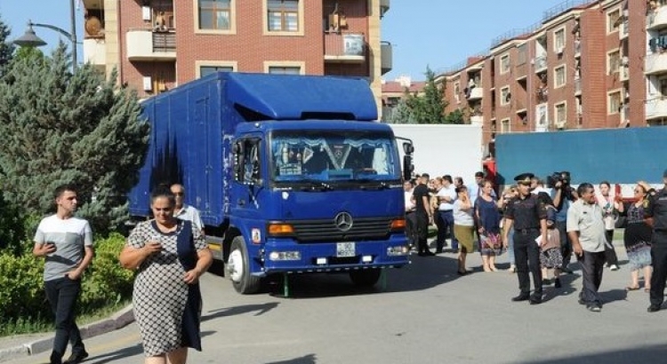 Məcburi köçkünlərin ilk qrupu doğma kəndlərinə yola salınıb